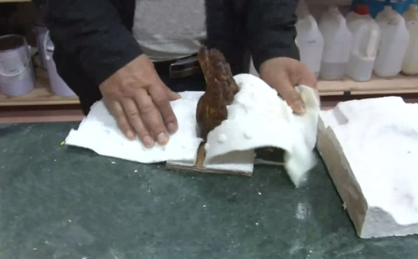 硅橡膠模具分模有什么技巧？