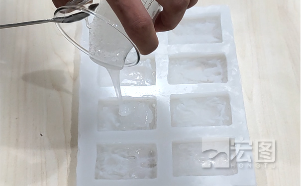 硅膠模具能倒液體硅膠嗎？