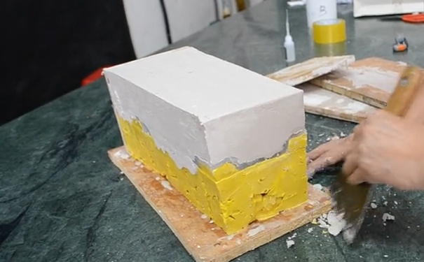 模具硅橡膠成型后怎樣制作外模？