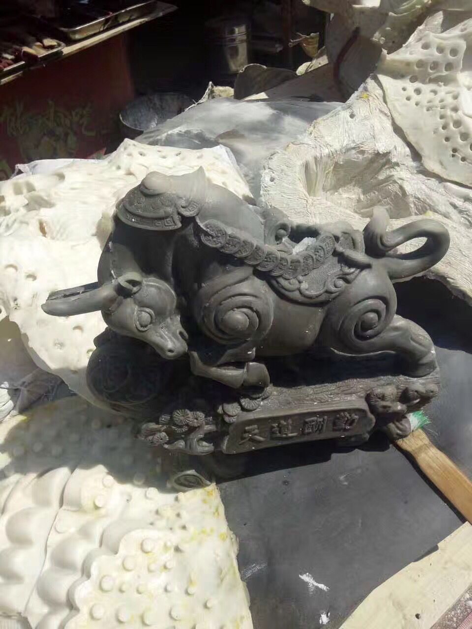 如何使用工業(yè)級(jí)模具硅膠制作模具？