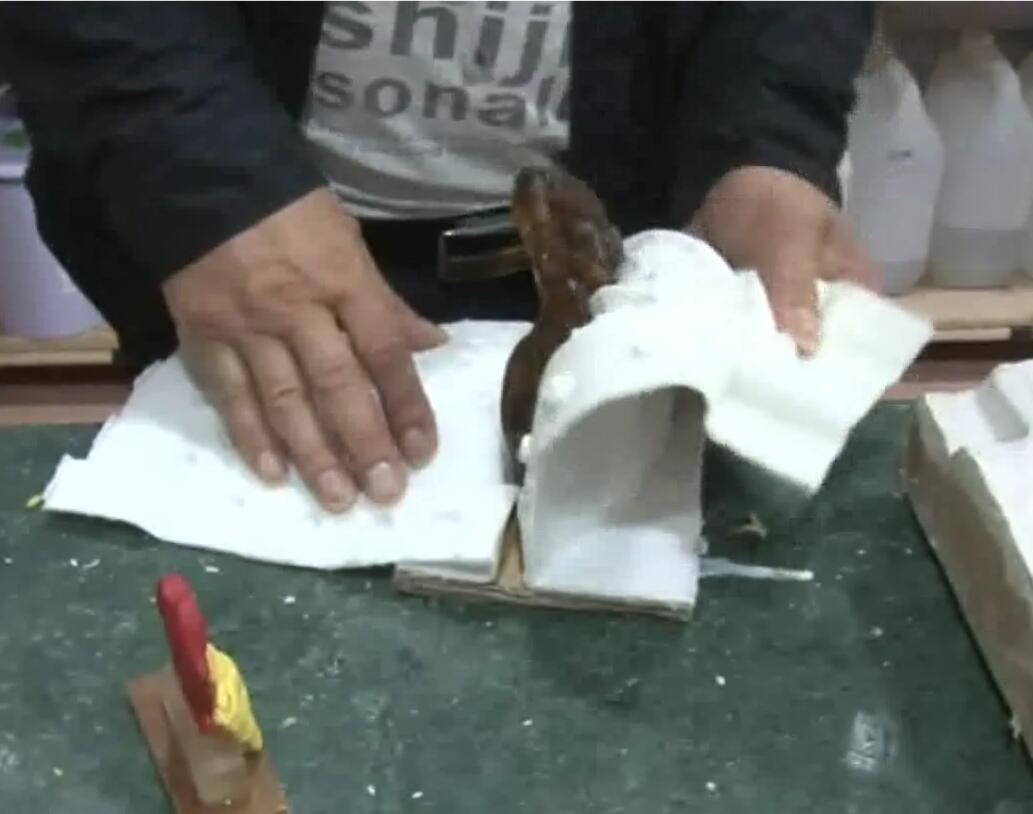 工業(yè)級(jí)模具硅膠開(kāi)模拆邊困難怎么辦？